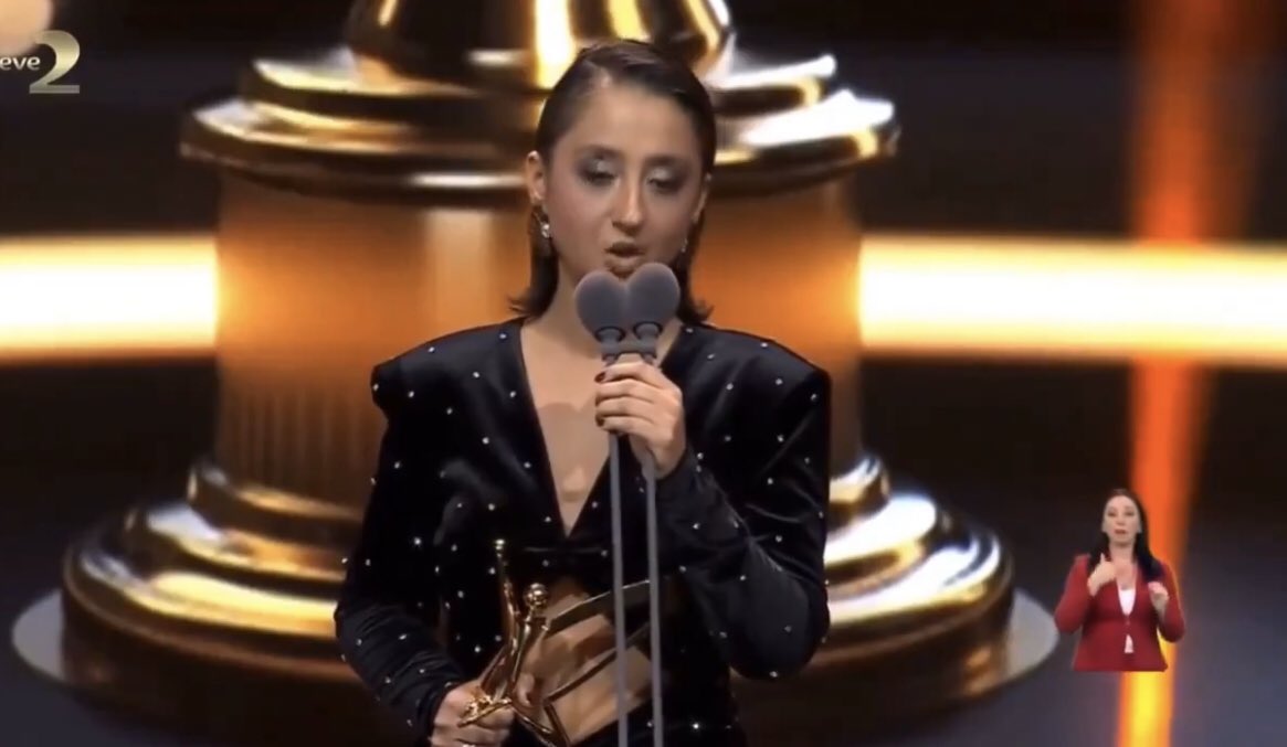 Bu gö?ünü ayırıp komiklik yapmaya çalışan şey degilmi insancık😡😡😡 #ecemerkek