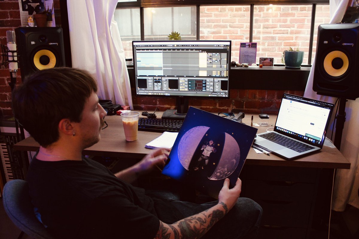 tiedyekyforeva's tweet image. The remaining Baby Blue and the Super Moon vinyl in existence will be on sale this Wednesday, Dec. 6th at 1pm eastern time at tiedyeky.com

I will be personally packing and shipping these immediately after sale in hopes they arrive in time for the holidays.