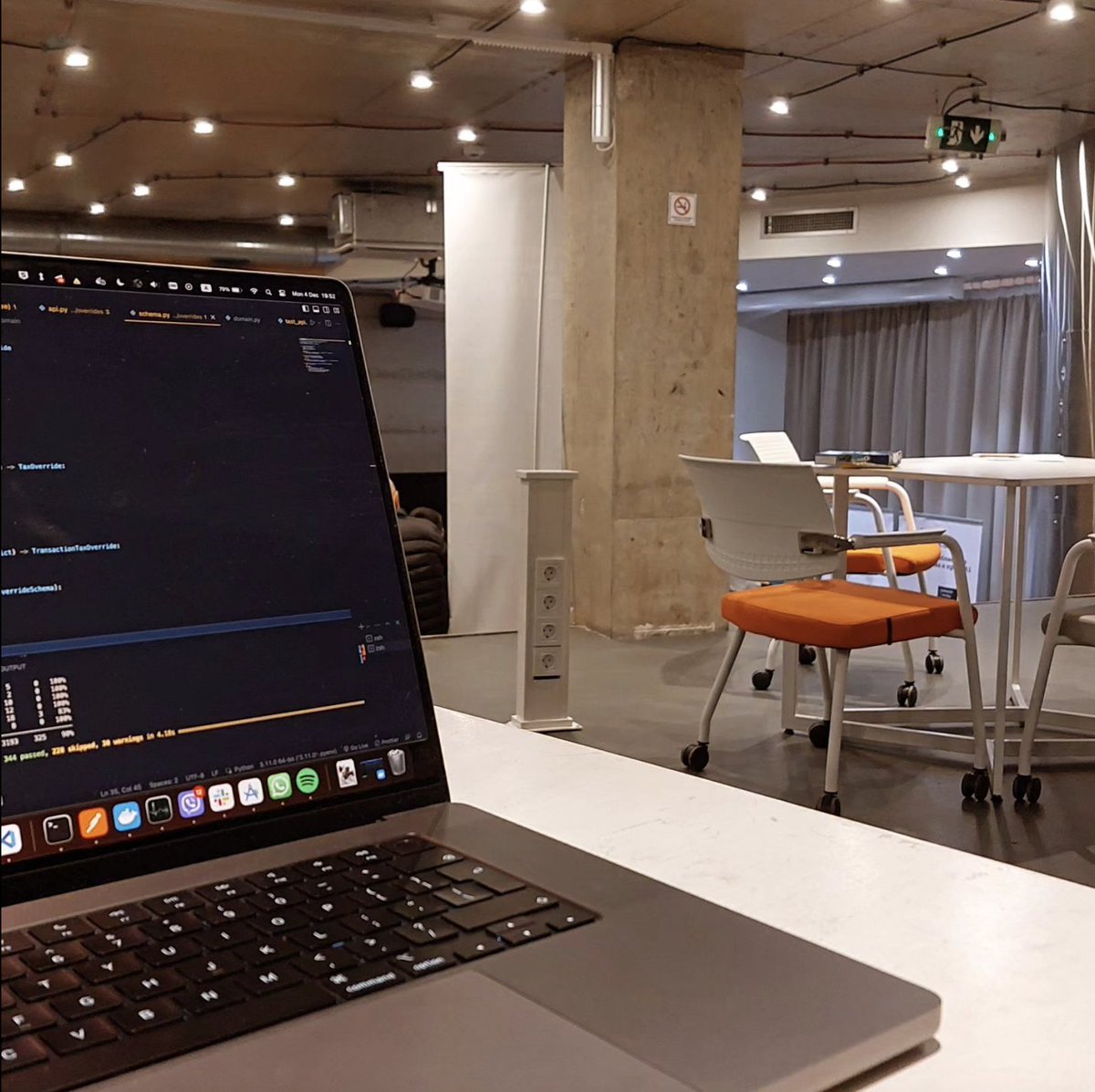 I love changing work locations📍. It somehow gives you a fresh perspective when you tackle an issue. It is a way to get myself into the flow and get things done. 💪 #remotework #softwaredeveloper #coworkingspace #coding