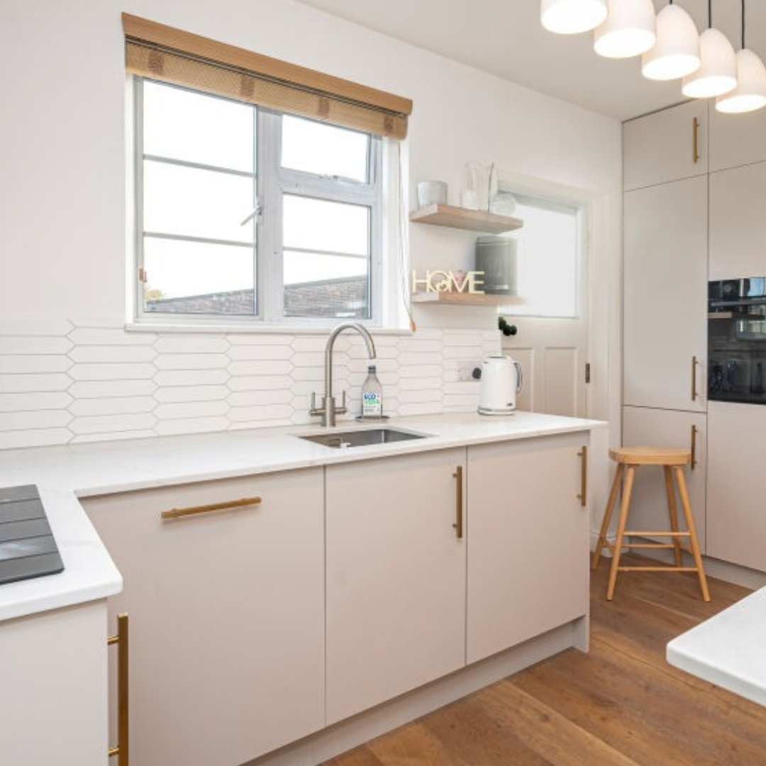 UnderTheDoormat tweet media