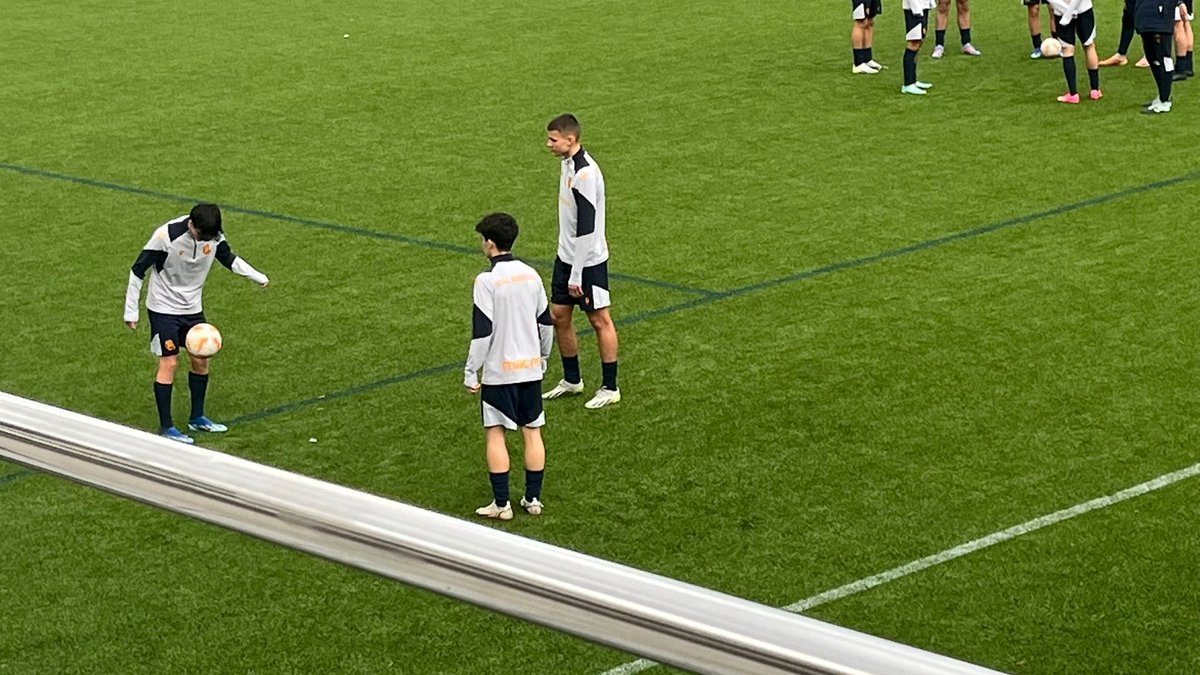 USCFbase's tweet photo. ⚽ | El futbolista de nuestro Juvenil A, Mario Bustos entrenará durante toda la semana con la @RealSociedad. 

¡Enhorabuena Mario! 

#ConstruyendoUSCF🏗️ https://t.co/DE8iKVVJDj