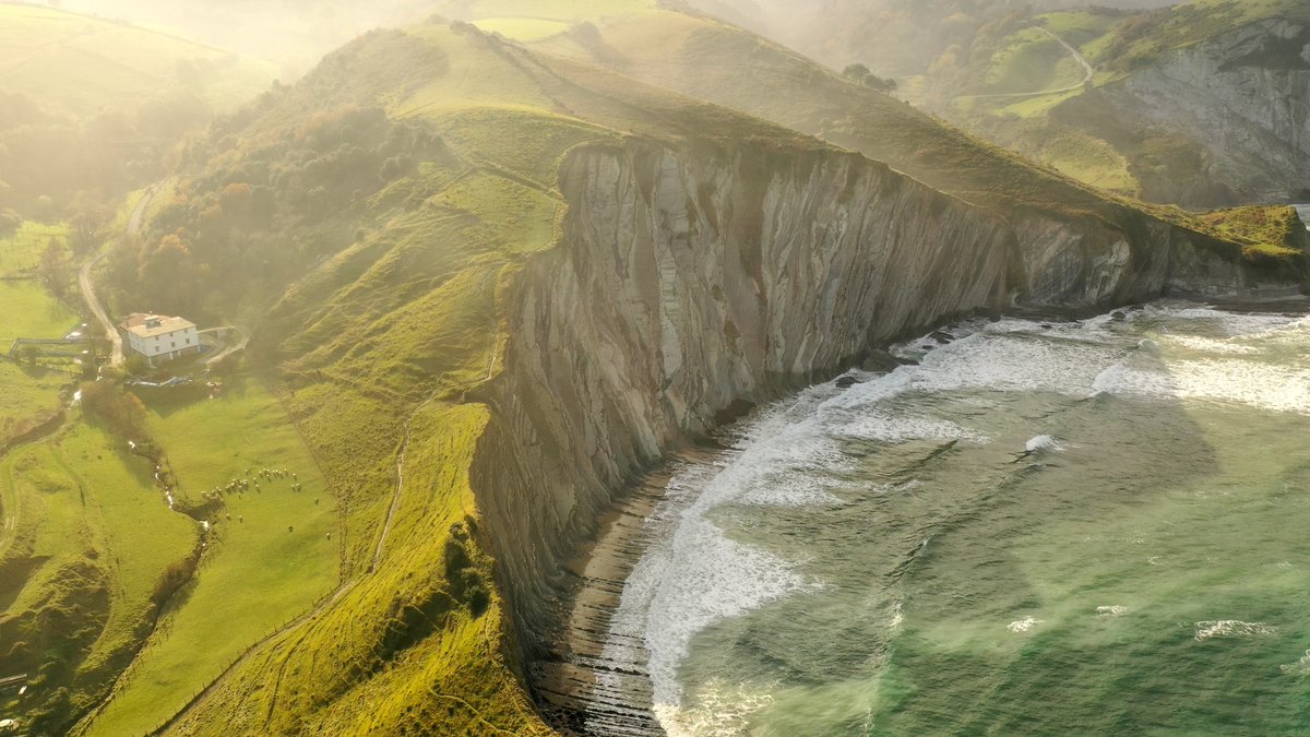 spain's tweet image. From our rugged mountains 🏔 and awe-inspiring cityscapes to our dramatic coastlines, 🌊 where in Spain takes your breath away? 🤩

📌 #Zumaia, #BasqueCountry

bit.ly/3QqT3Hy

#VisitSpain #YouDeserveSpain