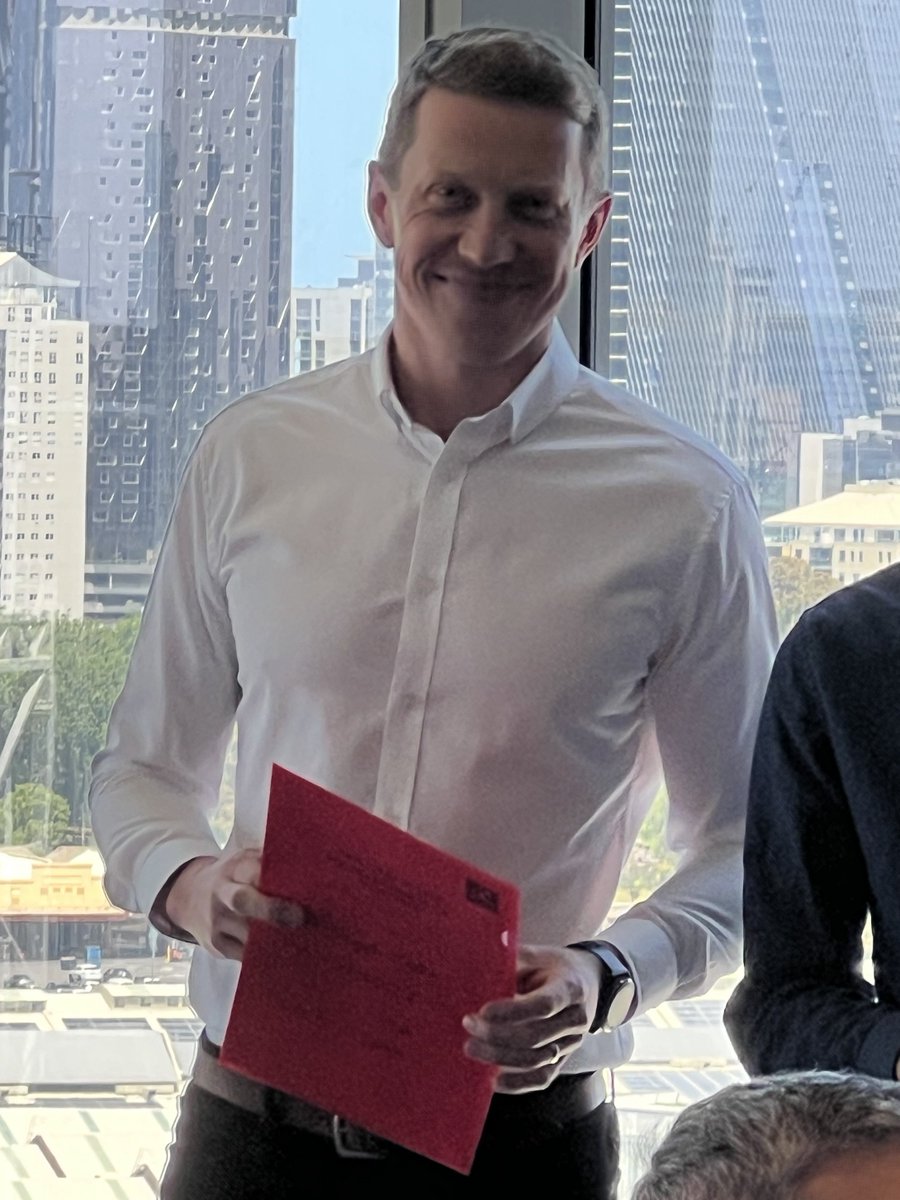 4 years on... Humbled once again to recieve the <a href="/SciMelb/">Science at Melbourne</a> Dean's (@OBryanMoira) Excellence Award for Teaching, this time as a lecturer! 🏆
Again, I must give thanks to the absolutely brilliant geoscientistst I've had the pleasure of teaching and working with 👨‍🏫🪨🌋