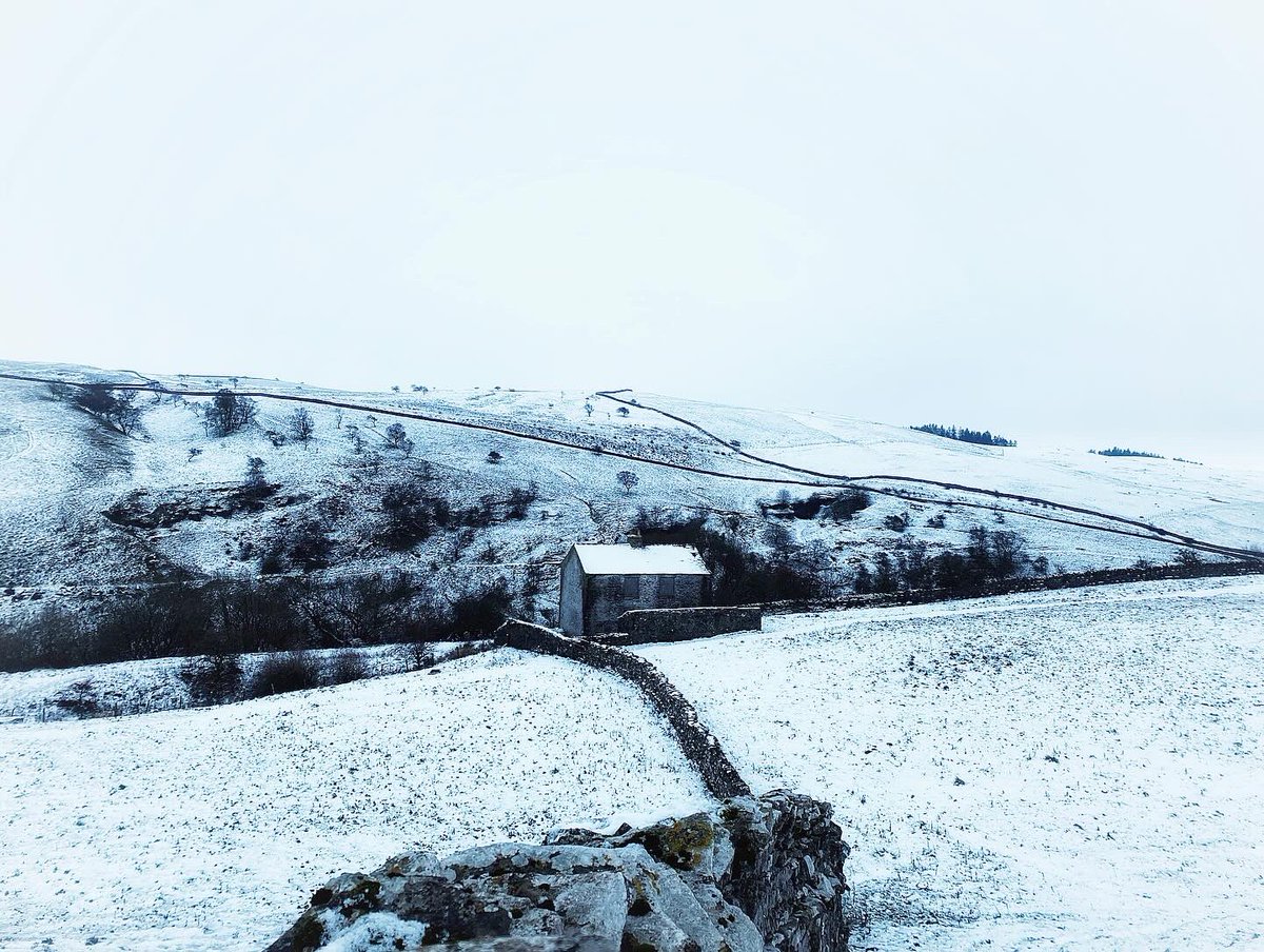 oldcrofthouse's tweet photo. #snowywalk #smardale #coasttocoast #wainwrightwalks #westmorlanddales #cumbria #yorkshiredalesnationalpark #kirkbystephen #fellwalking #winterwalks @VisitEden https://t.co/YfyMcxNW4X