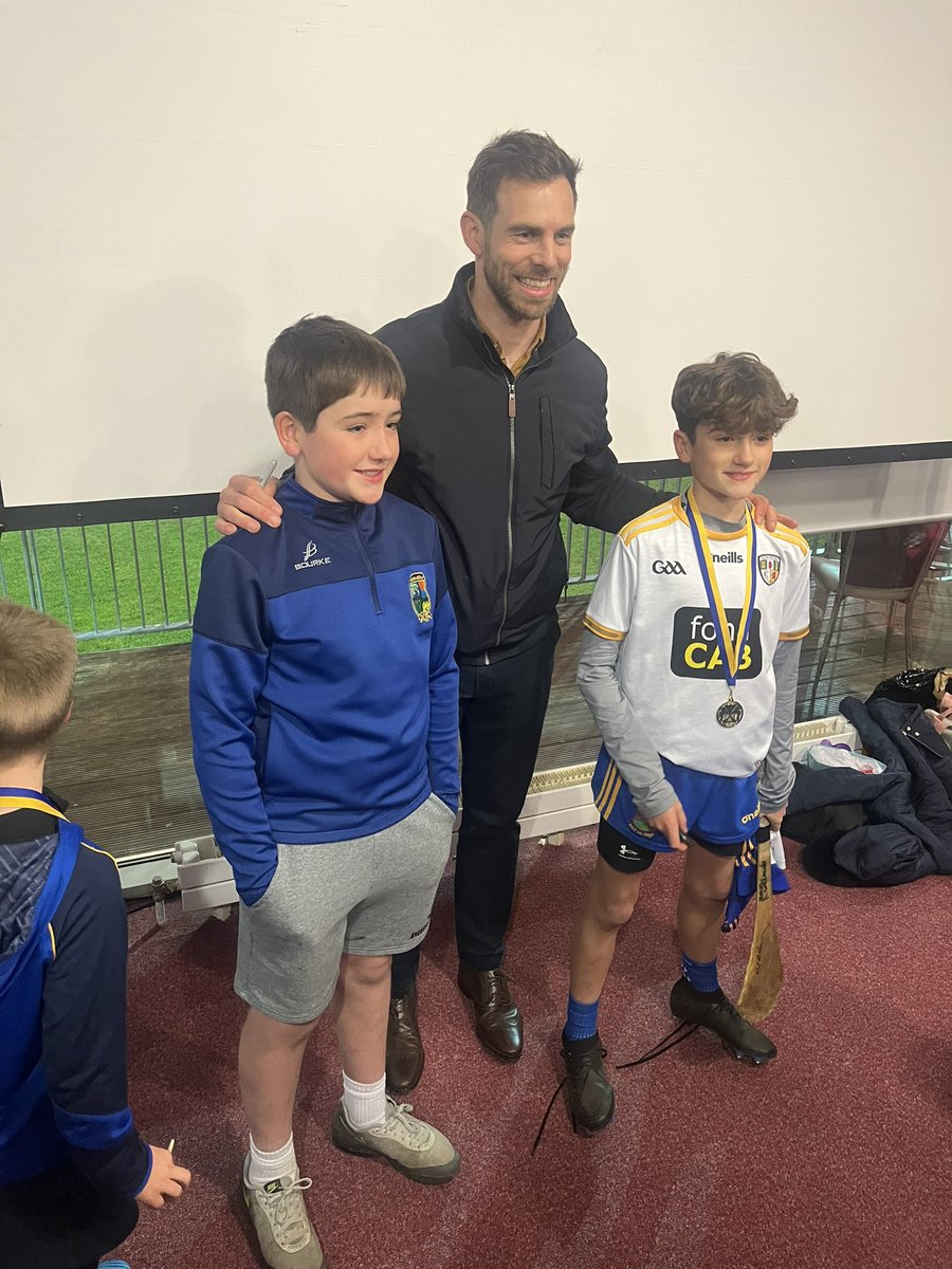 Brilliant from <a href="/Neilmcmanus88/">Neil McManus</a> - yesterday he lifted the <a href="/UlsterGAA/">Ulster GAA</a> senior club hurling championship for <a href="/RuairiOgCLG/">Ruairí Óg Cushendall</a>  and tonight he’s in Belfast honouring a commitment to present <a href="/Naomhbridclg/">St Brigids GAC</a> hurlers with their medals. That’s what the GAA is about. Grma Neil. <a href="/AontroimGAA/">Antrim GAA</a>