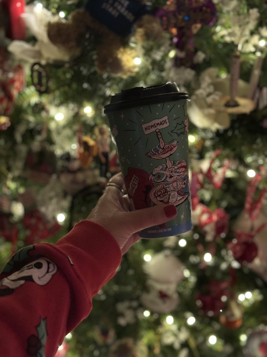 When you and your Mom are so obsessed with the Holiday Sheetz cups. <a href="/sheetz/">SHEETZ</a> can we just buy a whole sleeve of them off of you??