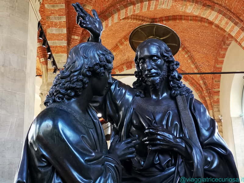 L’Incredulità di San Tommaso fu realizzata da Andrea del #Verrocchio (1435 circa – 1488) e completata entro il 1483. Oltre a testimoniare l’abilità tecnica del suo artefice rappresentò un modello iconografico, da subito imitato e riprodotto: 👉facebook.com/viaggiacuriosa…

#Firenze