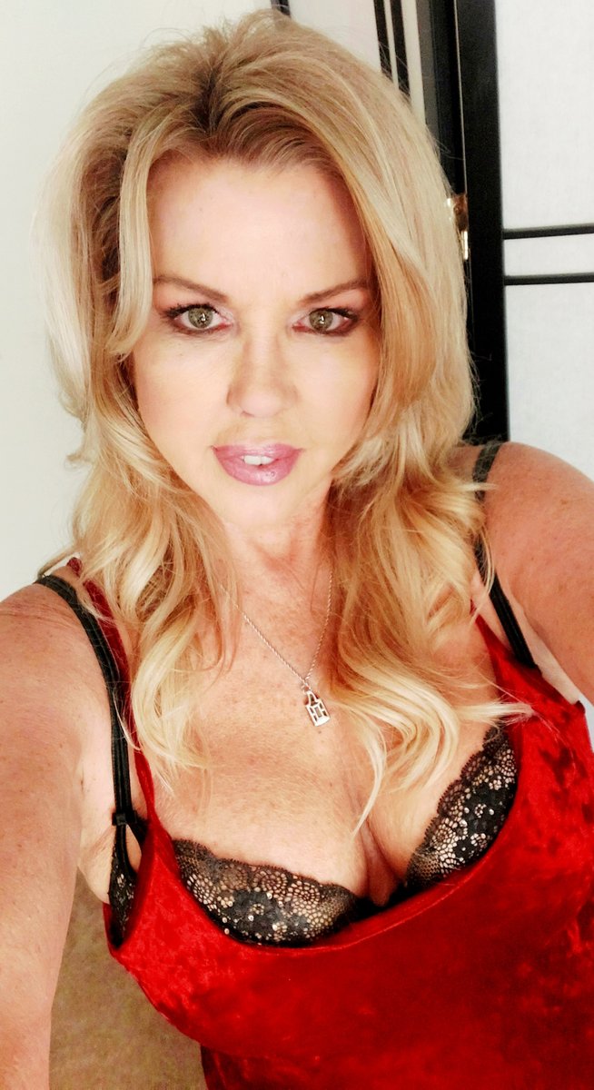 Chasecogolf's tweet photo. Dec 4 2023 picture update. "Tis the season to be JOLLY!!! Xoxo https://t.co/sfz2bQUsLB