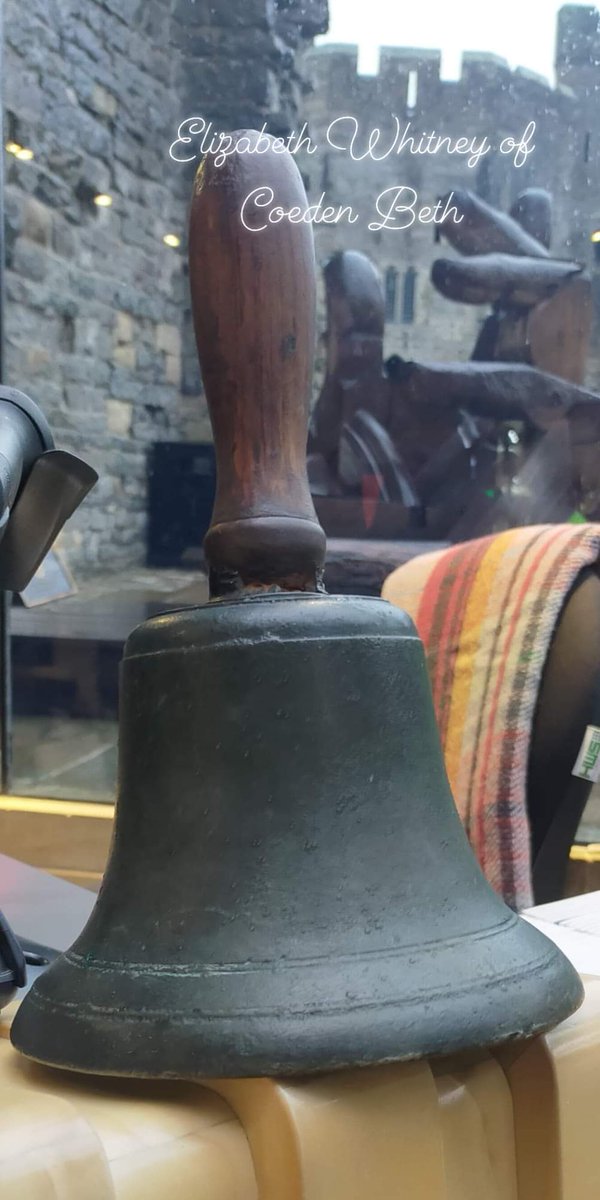Have you ever wondered how the staff at #Caernarfon #Castle, let you know the castle's closing for the day? It's by the ringing of their bell.
#BellRinging #Hometime #CaernarfonCastle @VisitCaernarfon @cadwwales @WalesGuides