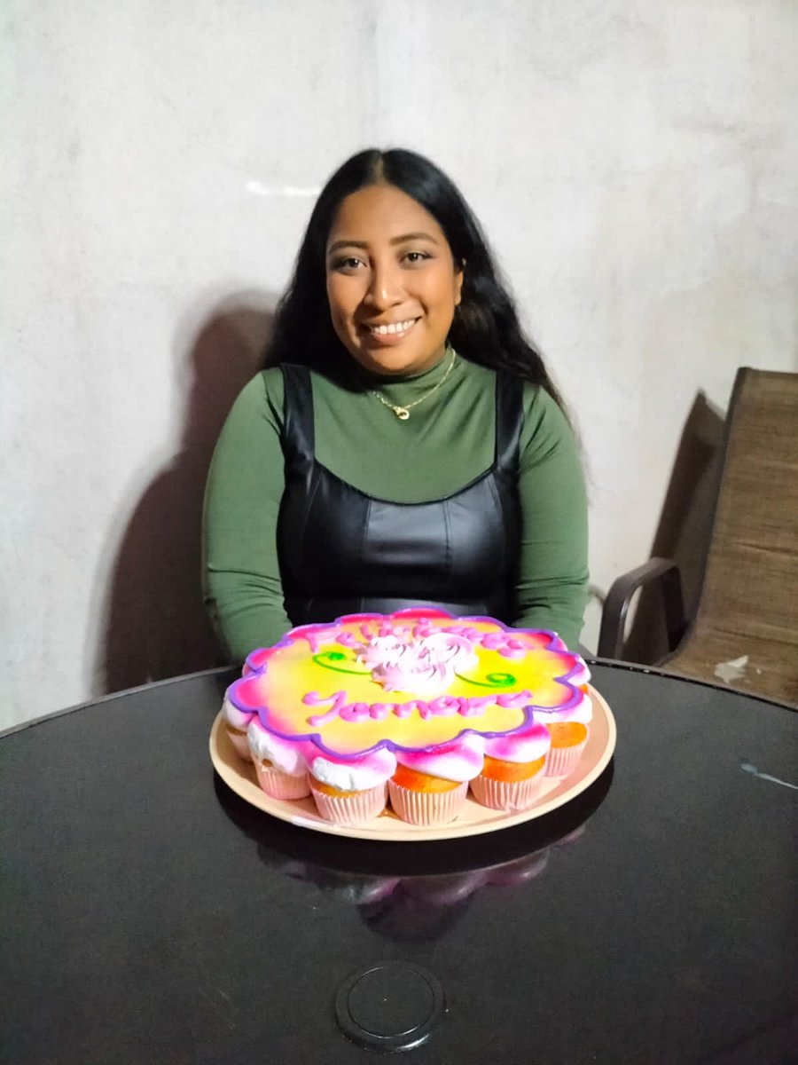 IamYomara's tweet photo. It's my birthday 💕✨✨ https://t.co/HZo1e8uYto