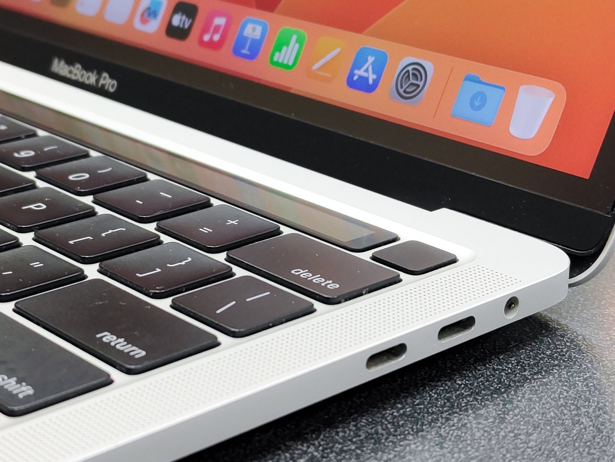 A1Trade's tweet image. Upgrading and leaving my MacBook Pro 13.3&quot; (2020) at @A1Pawns. A key player in my web design business, it&apos;s in top shape (sans box). 📦 It was more than a laptop; it was a partner in my climb to success. 

📷  Check it out @a1trade📷

#SuccessTool #DesignDreams #A1TechInspiration