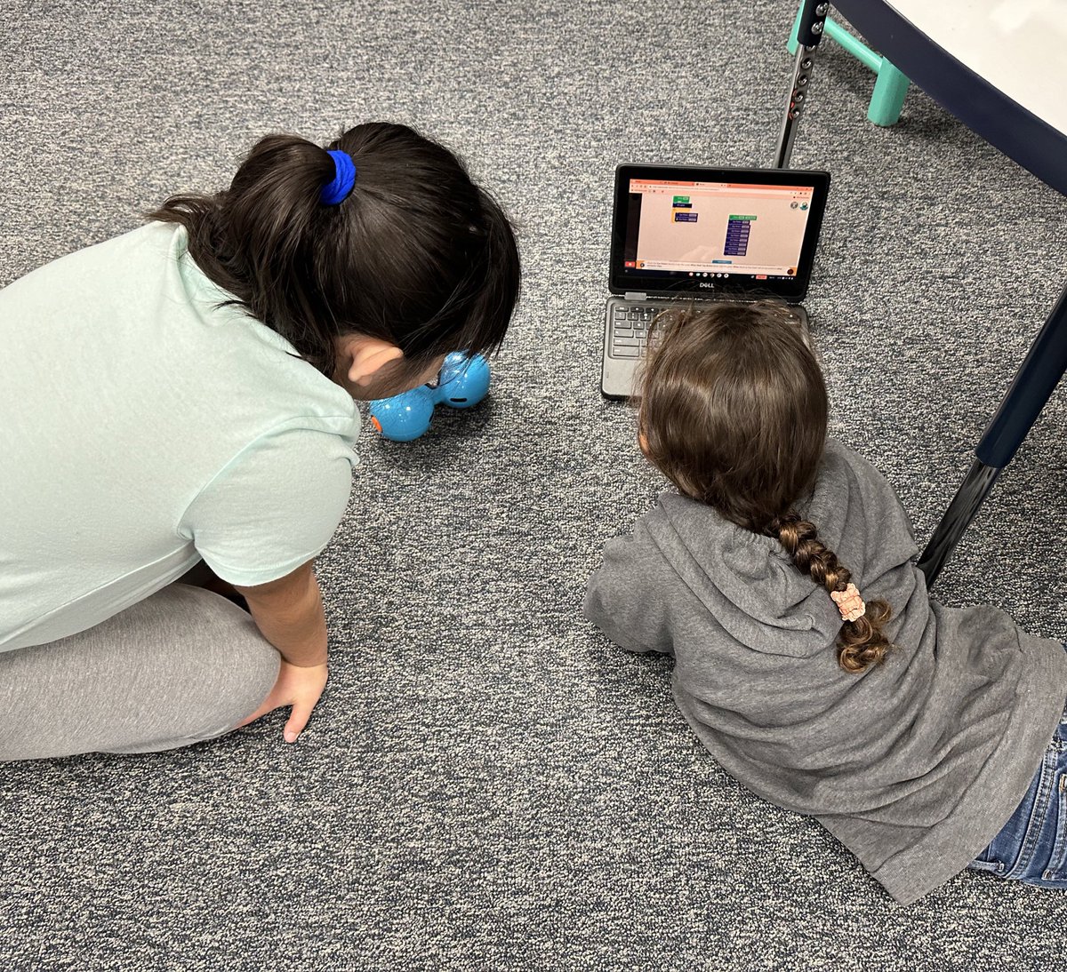 CarlySapp4's tweet photo. Starting off Computer Science Week with @WonderWorkshop Dash @FranklinRUSD in Mrs. Anderson’s 2nd grade class! So impressed with their teamwork and word block coding 🎉 @MrsDavisonTeach @RedlandsInTech @RedlandsUSD #RedlandsINTech https://t.co/7CmC9q513b