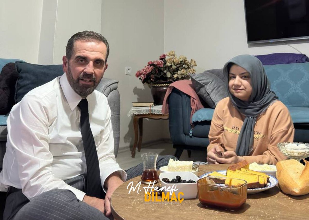 Engelliler Günü ziyaretlerimiz kapsamında Elmalı Mahallemizden Fatma Topçu kardeşimizi ziyaret ettik. 

Kendisine hayırlı bereketli bir ömür diliyorum.