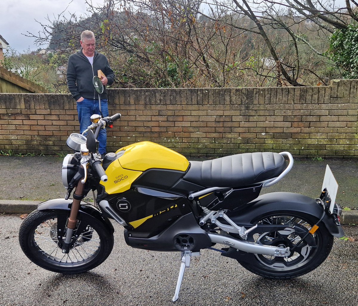 GreenMopeds's tweet image. Customers come from far and wide to buy from #greenmopeds. This is one of the last remaining Black and Yellow Super Soco #tcmax being received by its new owner all the way down in Cornwall. Enjoy! #ev #commuting @vmotosocouk @vmotosoco