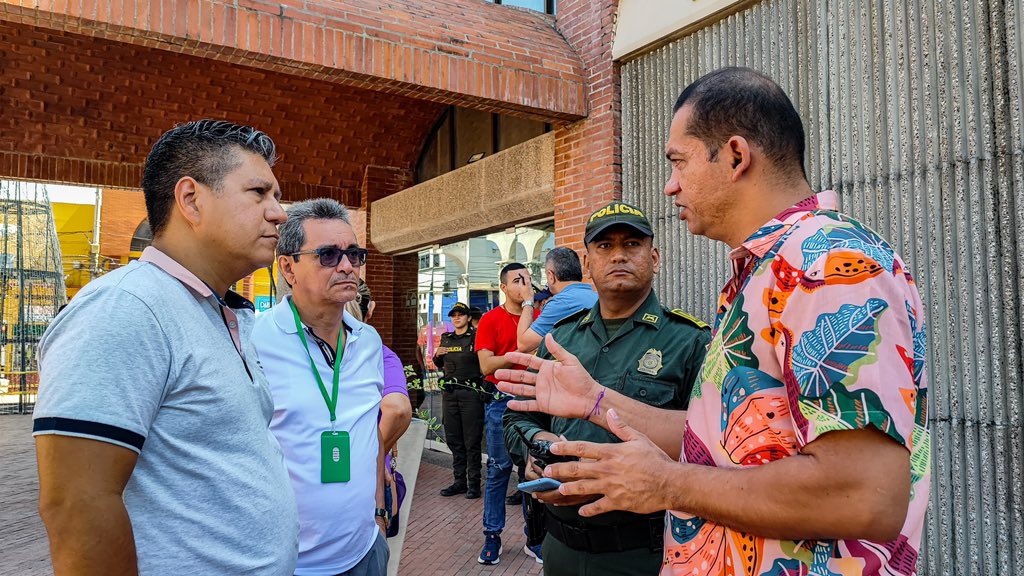 secgobsincelejo's tweet photo. Con actividades pedagógicas y de sensibilización desde hoy, 4 hasta el 15 de diciembre, buscamos generar cambios culturales que promuevan conductas responsables entre los conductores de motocicletas, peatones, vehículos de servicio público y particulares. https://t.co/n3wJzmfbjr