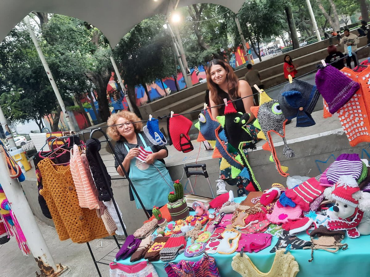 Carlos_Ferrer's tweet photo. Este fin de semana tuvimos bazares en las Colonias Nextitla y Anáhuac gracias a los vecinos por su participación y gracias a nuestro alcalde @mauriciotabe por su apoyo, seguimos trabajando en la Alcaldía de la Reactivación económica @AlcaldiaMHmx https://t.co/xzRPWdxX2C