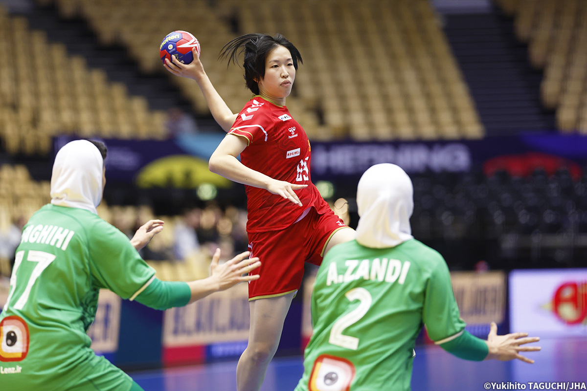 JHA_national's tweet photo. 📸Game photos📸

🇯🇵日本代表 42-10 イラン代表🇮🇷

---Next match---

🏆第26回女子世界選手権
⚔️メインラウンド第1戦
📅12/7(木) 28:30-〔翌4:30〕
🆚グループE・1位

試合日程⏬
https://t.co/iWqyeEcvUz

#おりひめジャパン
#DENNORSWE2023
#ハンドボール日本代表 https://t.co/LbQzWeeQOt