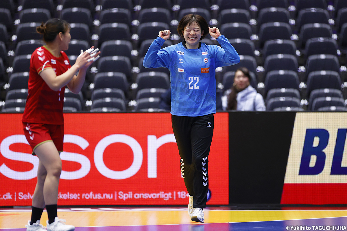 JHA_national's tweet photo. 📸Game photos📸

🇯🇵日本代表 42-10 イラン代表🇮🇷

---Next match---

🏆第26回女子世界選手権
⚔️メインラウンド第1戦
📅12/7(木) 28:30-〔翌4:30〕
🆚グループE・1位

試合日程⏬
https://t.co/iWqyeEcvUz

#おりひめジャパン
#DENNORSWE2023
#ハンドボール日本代表 https://t.co/LbQzWeeQOt