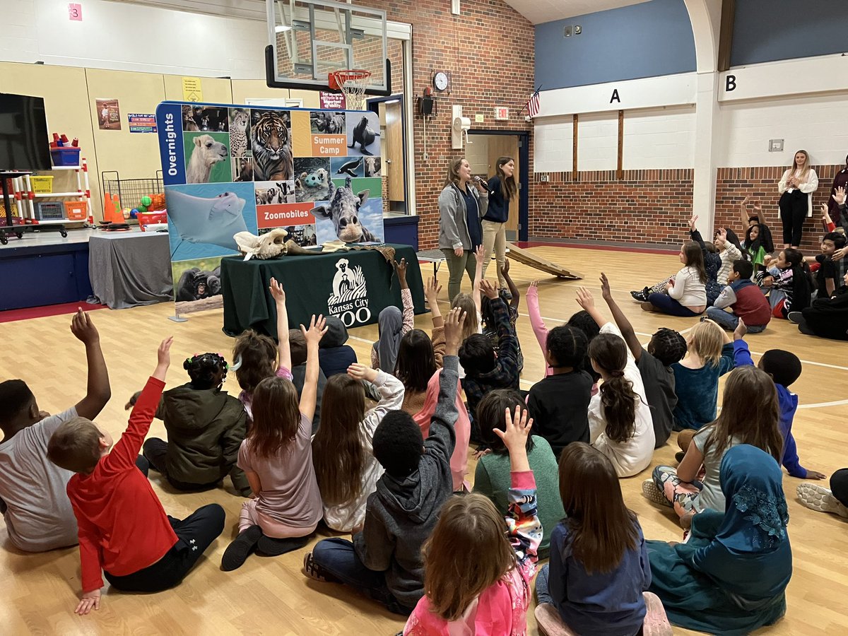 HannahKwon_SW's tweet photo. November Outstanding attendance celebration with KC Zoomobile! This is so cool! @ChouteauSchool @WalkerAnjanette  #KCZoomobile #culturalconnection https://t.co/mN4l22P8lQ