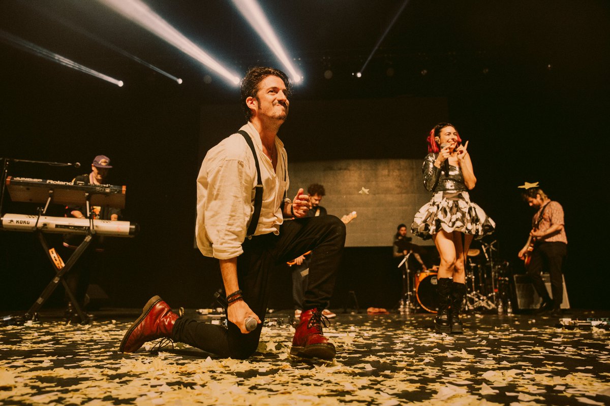 siamesmusic's tweet photo. Some shots from our year-end finale at the Teatro Broadway
 An incredible night with the energy that our fans always bring

 📷 Cata Almada https://t.co/eEjVAHKcJJ