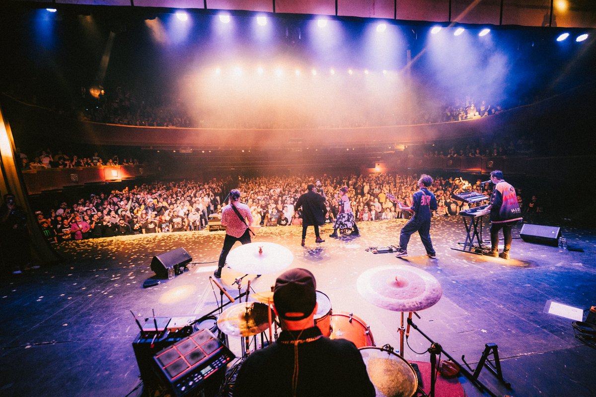 siamesmusic's tweet photo. Some shots from our year-end finale at the Teatro Broadway
 An incredible night with the energy that our fans always bring

 📷 Cata Almada https://t.co/eEjVAHKcJJ