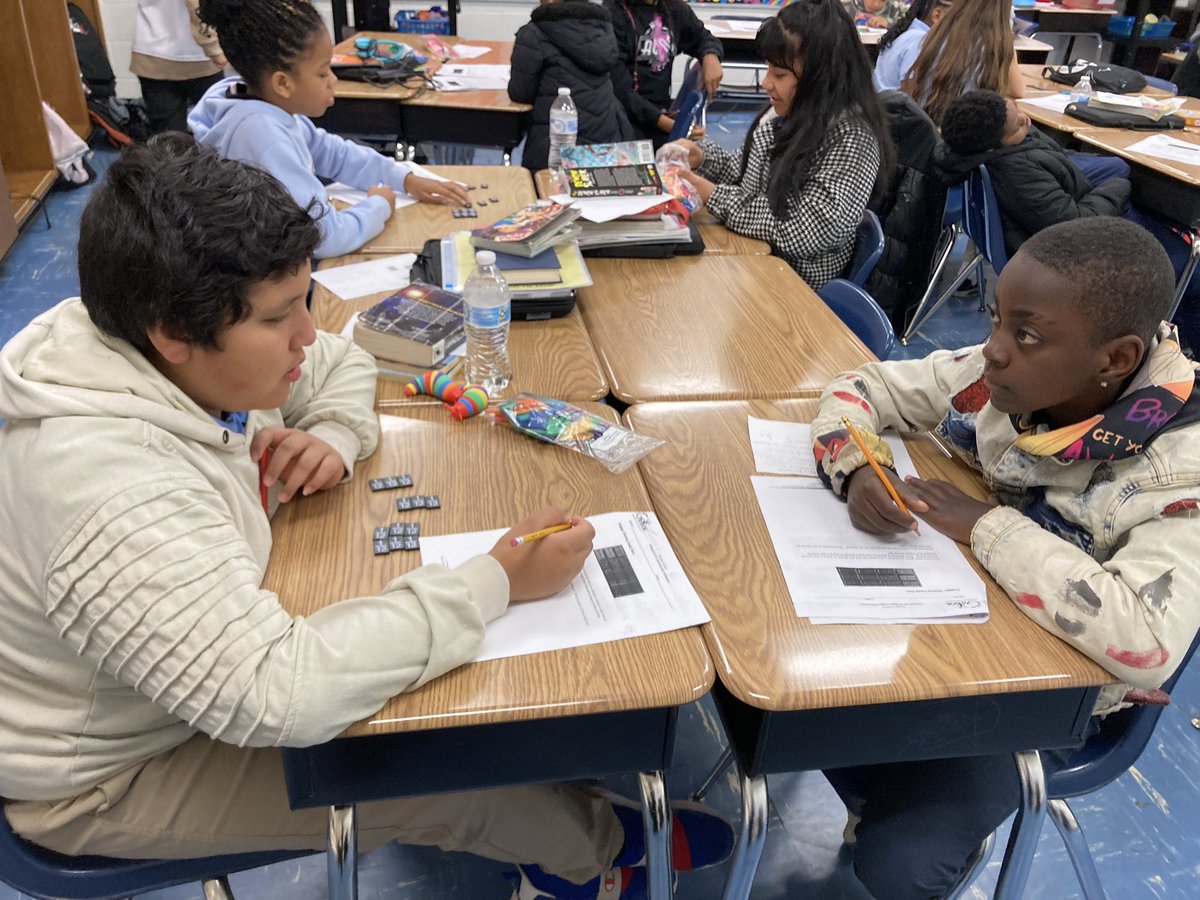 Fraction Action @SBE_HCS! The students enjoyed collaborating and using manipulatives to show various ways to share a Hershey bar equally among friends! The discourse was priceless! @cdflemisterbell @ACarrecia @SSF_Mcleod @impact_teach