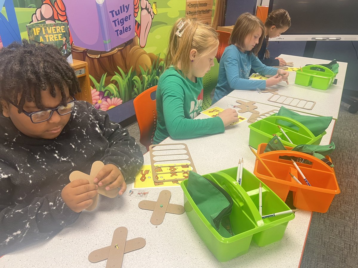 tullylmc's tweet photo. Tully students loved the first day of Puppet Club utilizing the Art Machine kit from @JCPS_LMS! @tullyelemjcps https://t.co/h3LstLHqi2