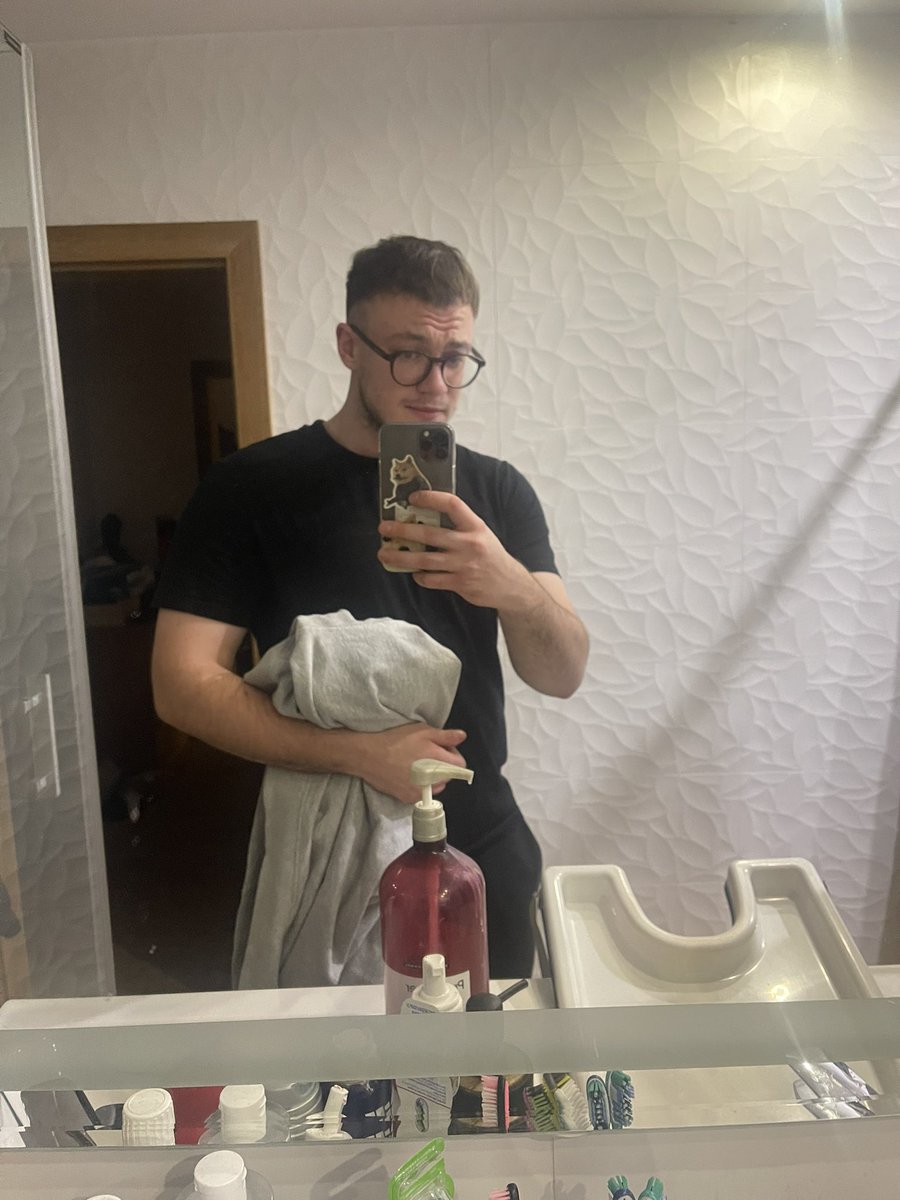 DerPanter_ tweet media