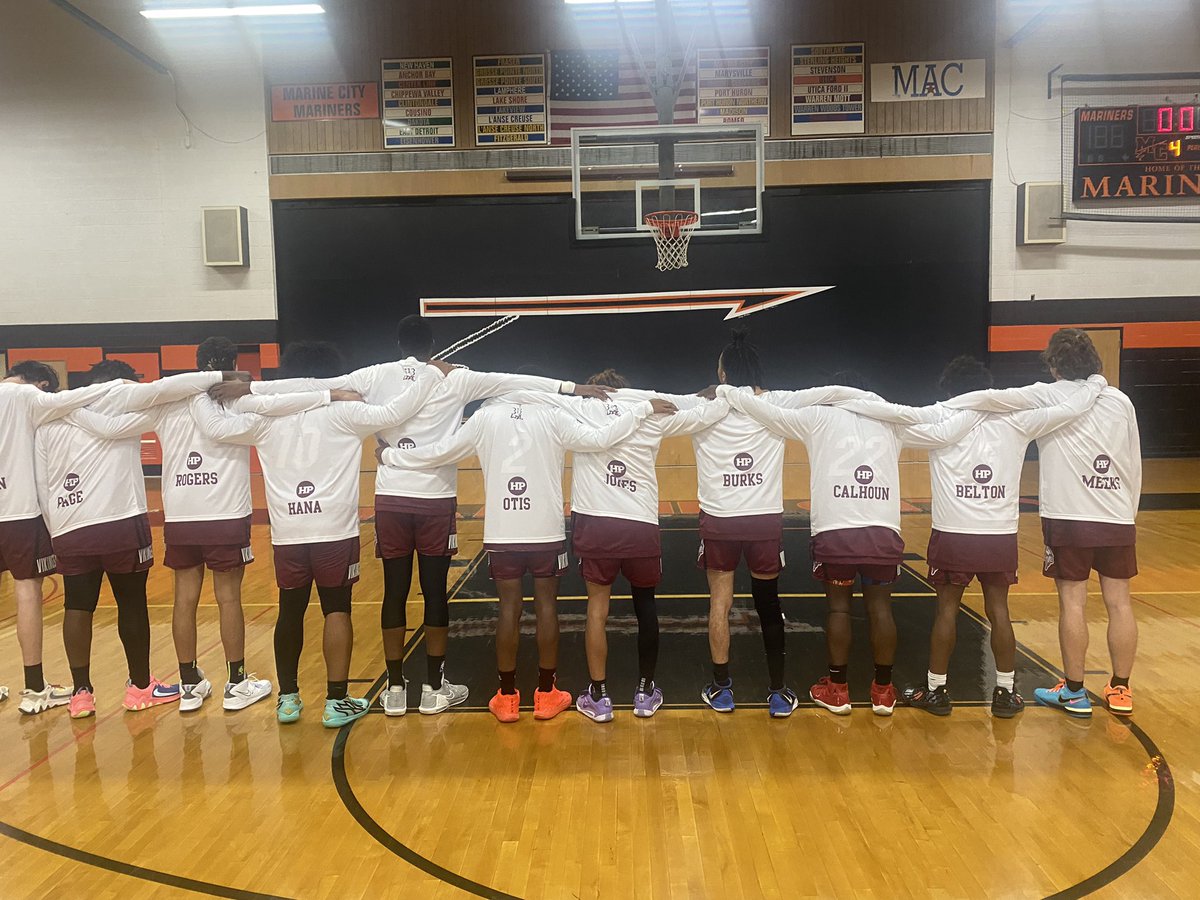 cgoff22's tweet photo. Shout out to @313lifebrand for the tough warm up shirts for our our squad.  #HPvikings https://t.co/qrQvQBAE4V