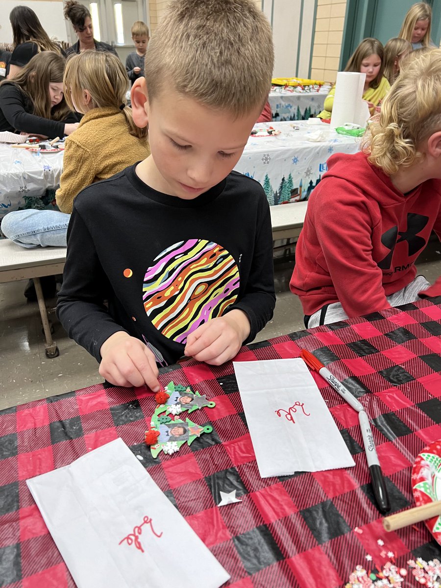 Little elves working hard on their holiday gifts🎄