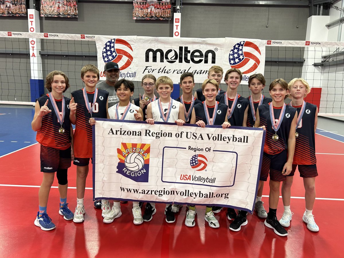 usavaz's tweet photo. 🏆 ‘23 Boys #AZRegion ChampS
1️⃣4️⃣s Division
🔗 Click link in bio to get to all of the Boys’ Club Volleyball champs in the Arizona Region of USA Volleyball.

🔗 https://t.co/oYACJ88JN0

#USAV #BoysVolleyball #ClubVolleyball #PathToThePodium https://t.co/ul7Jjb2zK5