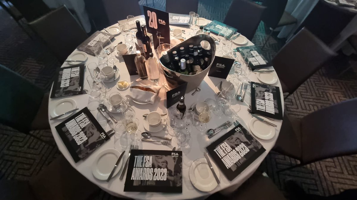 1912Exiles's tweet image. Free beer !!!!!