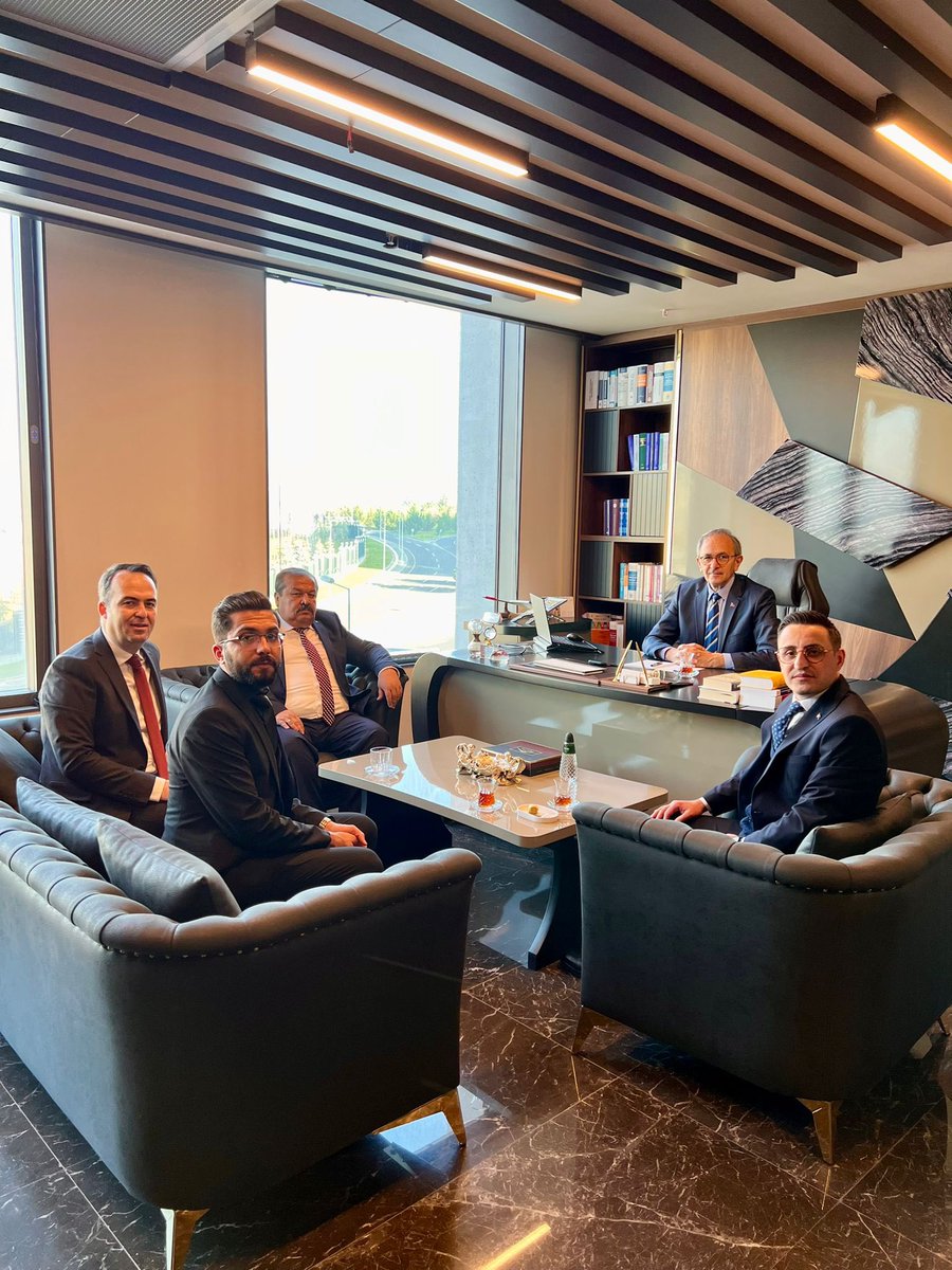 Emekli Yargıtay Başkanlığı Hukuk Daire başkanı Sayın Ali Selman ERKUŞ beyfendiyi ziyaret ettik.İlgisinden dolayı çok teşekkür ederiz.