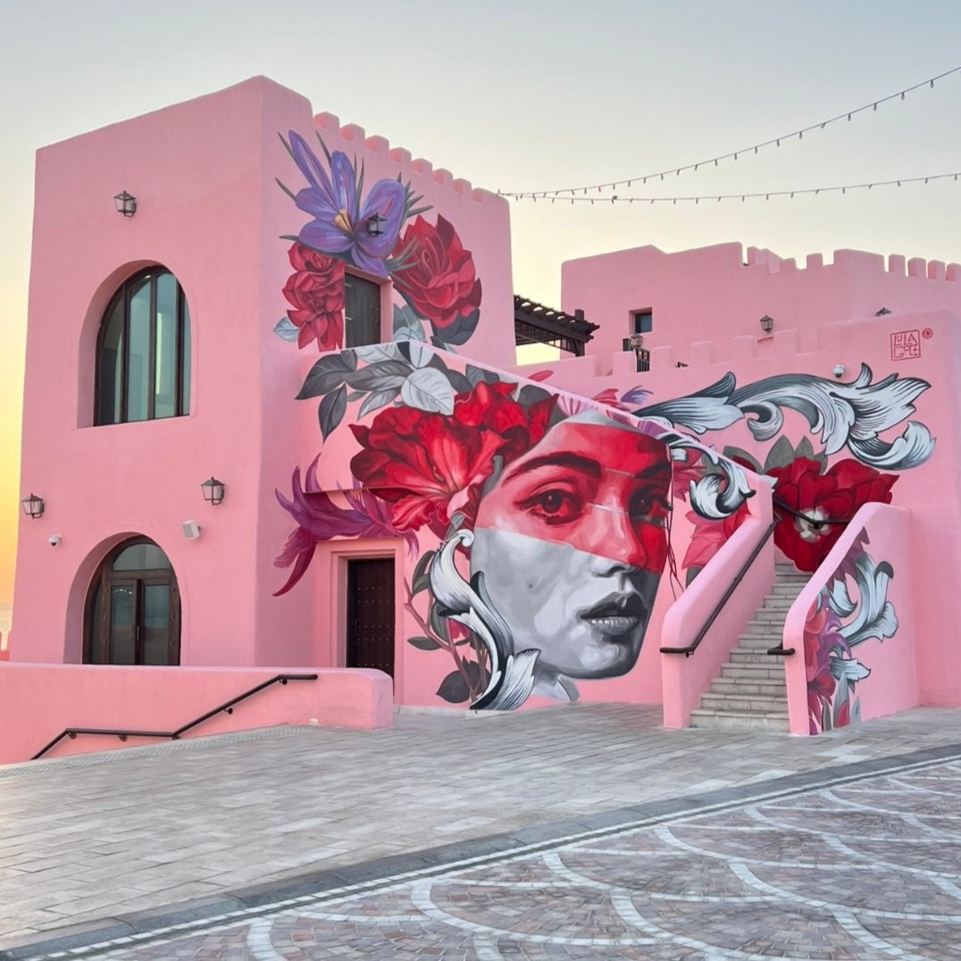 Art by Spanish Lula Goce for WorldWideWalls in Doha, Qatar (2023) #lulagoce #lamolinastreetart | photo via artist mysl .nl/hyzW