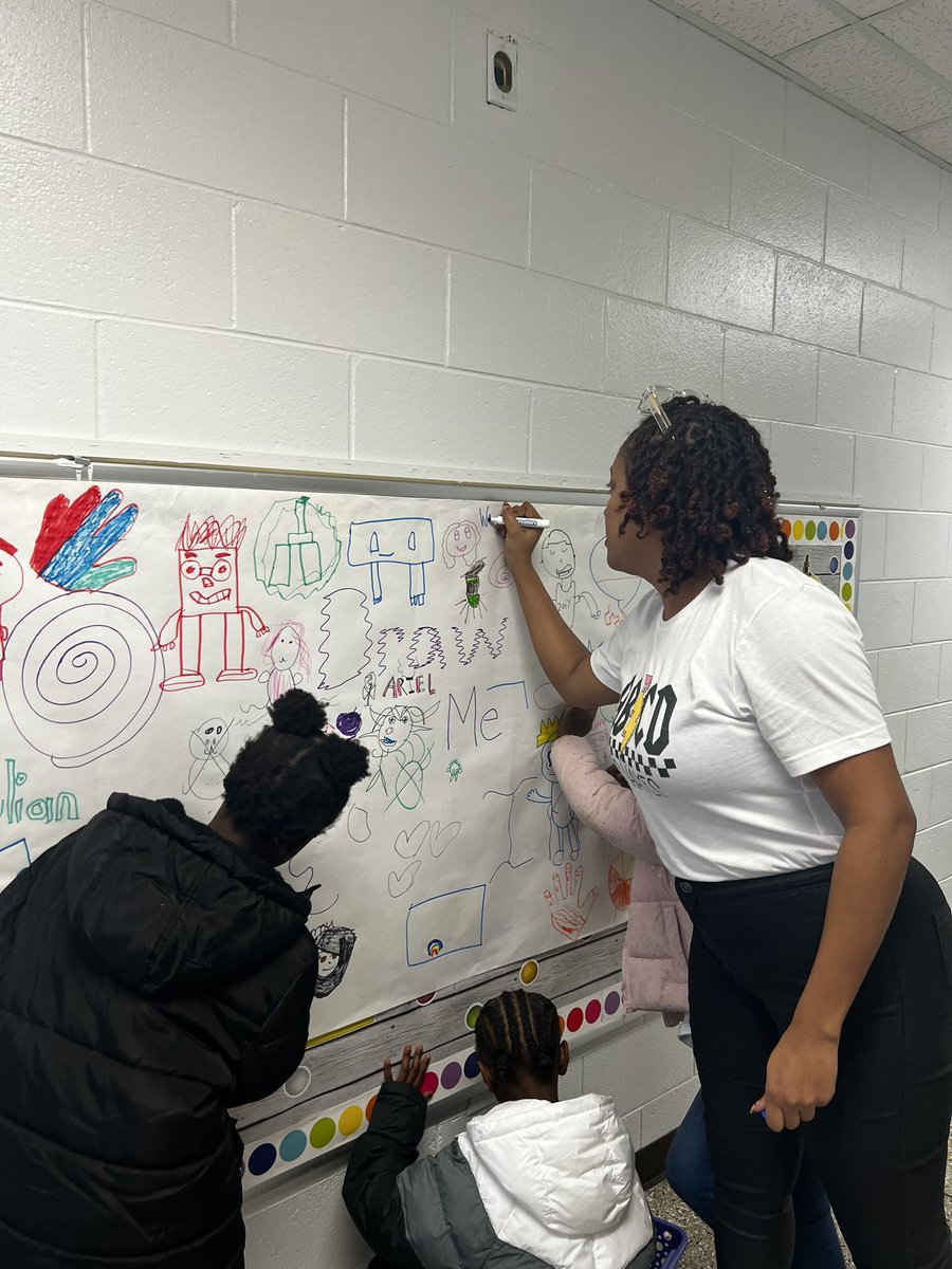 TownesKristie's tweet photo. General Ed (Ms. Hayes) and SEC (Dr. Hudson) were drawn in as well! I got in the mix too! #GreatOnPurpose @FCS_SEC #SEC_ISW23 https://t.co/EaVxa3TuG5