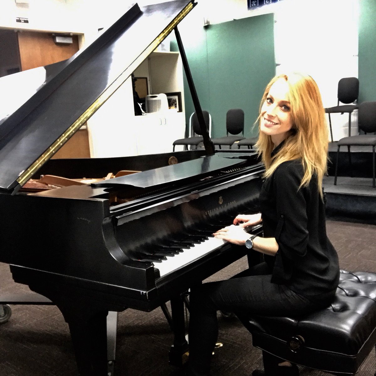 Margotlanemusic's tweet image. 🎹Piano just got easier with learning on @Skillshare. 🎹
Check out my new class: Beginner Piano 1 🎹
and Get @Skillshare free for 1 month.skl.sh/3DM7Fv5 
.
#musicLessonsOnline #PianoIsfun #Piano #KeyboardClasses #MusicLessons #BeginnerPiano #LearnPiano #PianOlessons
