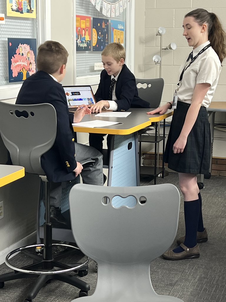 LinslyIT's tweet photo. It's Computer Science Week! AP CS students are working with our 5th and 6th Graders during STEAM to teach the fundamentals of coding. #csweek #learnleadlive https://t.co/ZupAWDWgwi