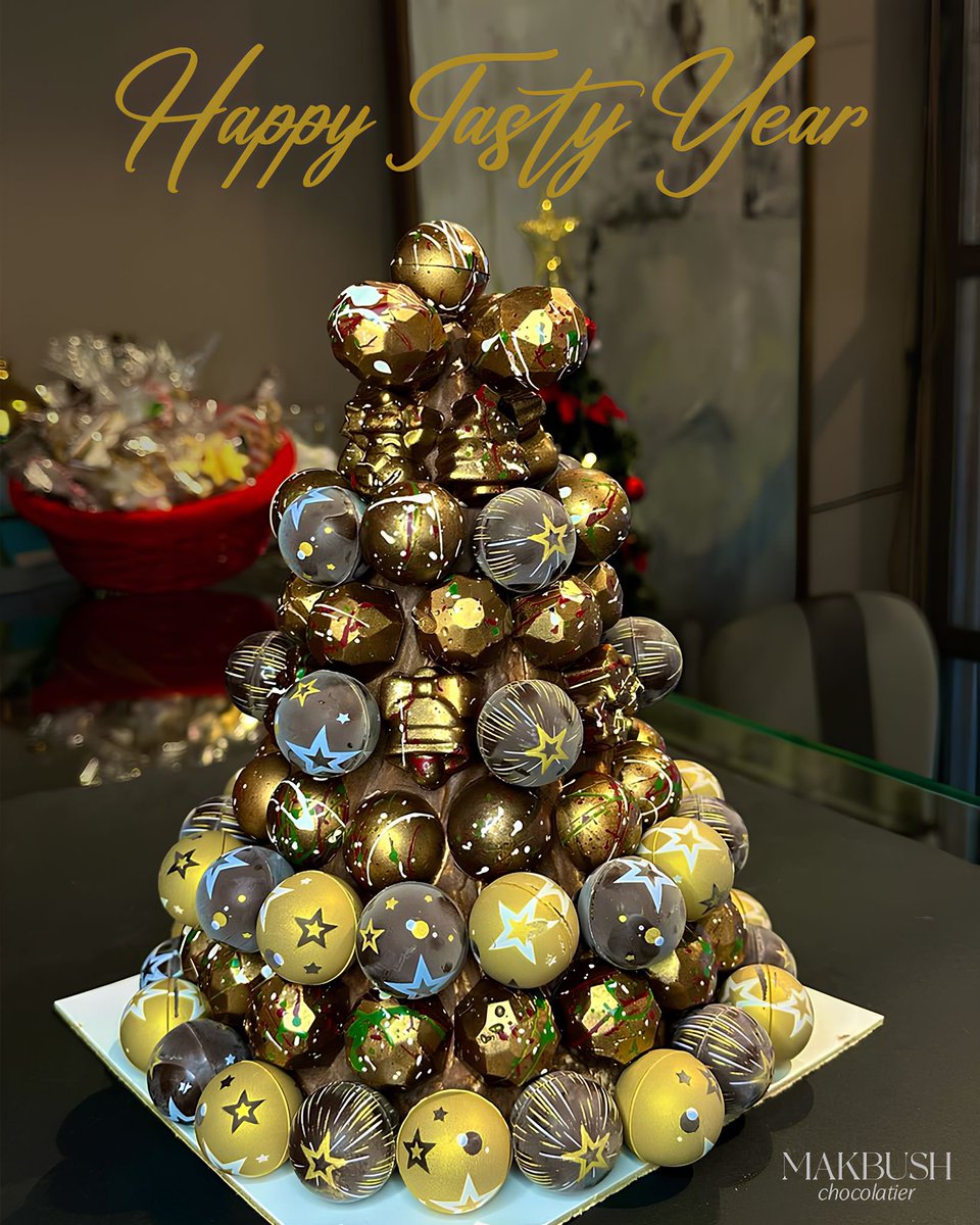 Yılın en sevilen zamanı geldi🎄😍✨ 

Yılbaşı için özel olarak hazırladığımız çikolatalarımız ve tatlılarımızla sizleri bekliyoruz. Yeni yılı tatlandırmak ve sevdiklerinize özel bir hediye vermek isterseniz, Makbush Chocolatier’i ziyaret etmeyi unutmayın! 🍫🎁🎅
