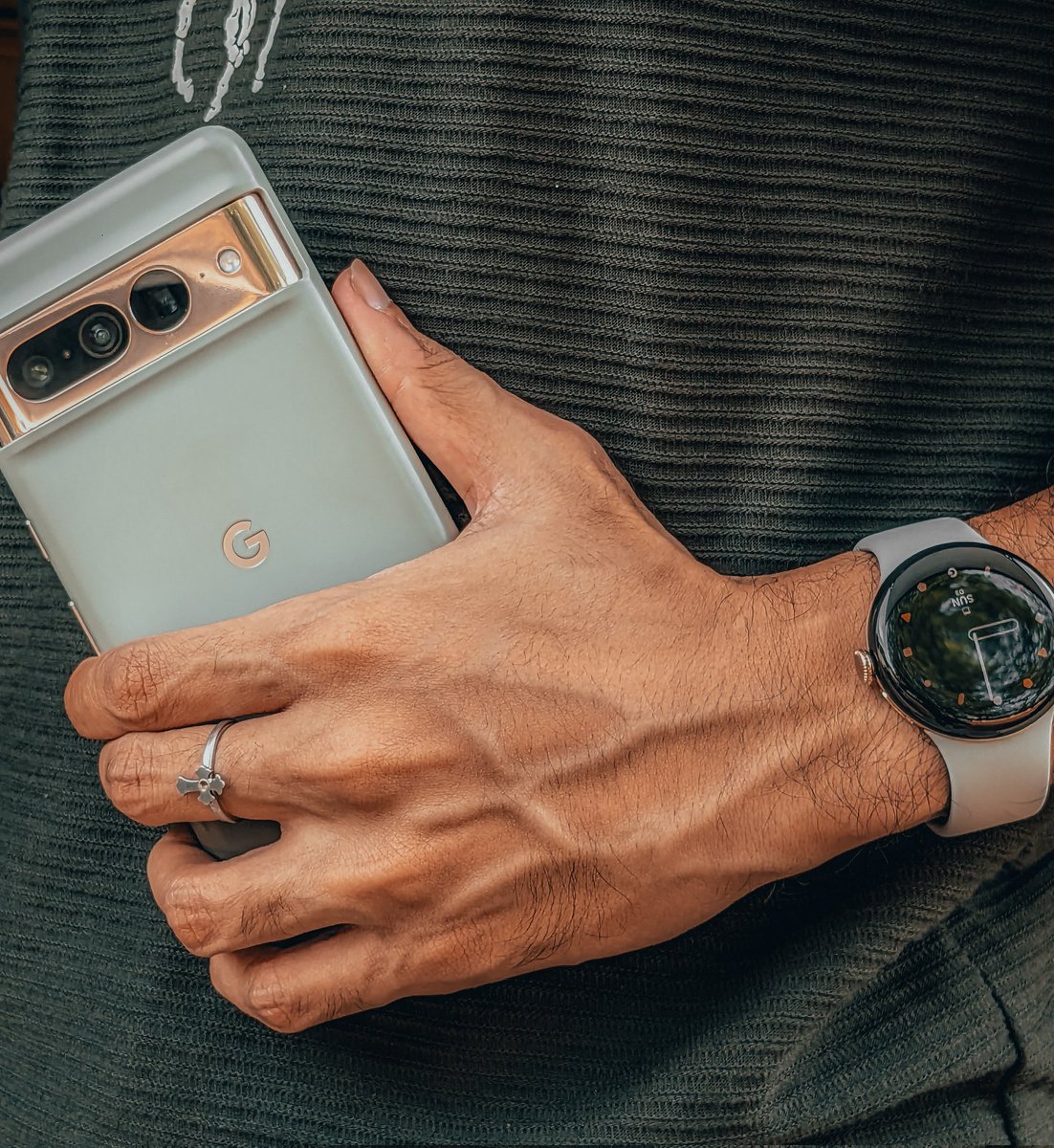 shehansachin's tweet photo. Hazel Grace! 🌿🌻 Of #teampixel family!
🇬 @madebygoogle

• The new experience in #pixelwatch2 is buttery smooth! 💪🏻⌚
• Still loving the Design elegance of #pixel7pro https://t.co/EZfesxEym5