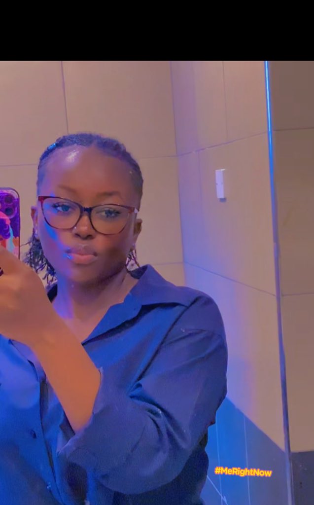 tirsy's tweet photo. One pic to appreciate 2023. December Selfie 😉😍🥰 https://t.co/t9YZelovka