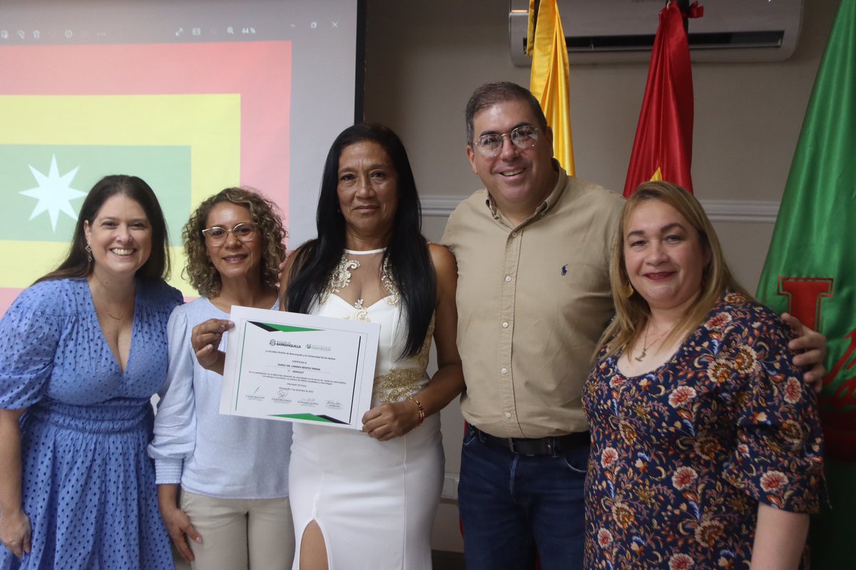 113 Madres Líderes, pertenecientes al programa de Renta Ciudadana, culminaron con éxito su formación en Diplomado, en temas de Salud Pública. 🧑‍🎓Agradecemos a <a href="/SecSaludBAQ/">Secretaría Distrital de Salud</a> y <a href="/unisimon/">Unisimón</a> por unirse a este proyecto. 👏👏