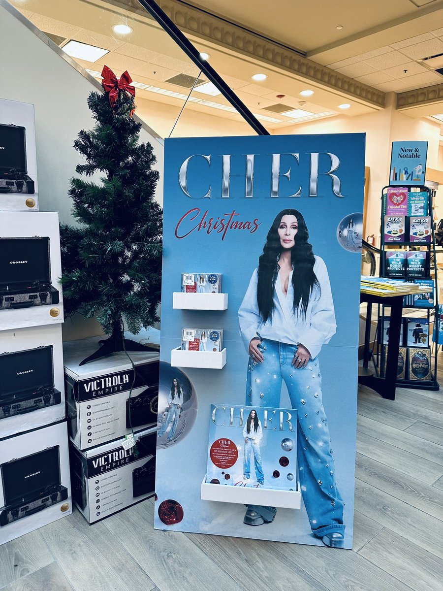 Ro Cher Fan tweet media