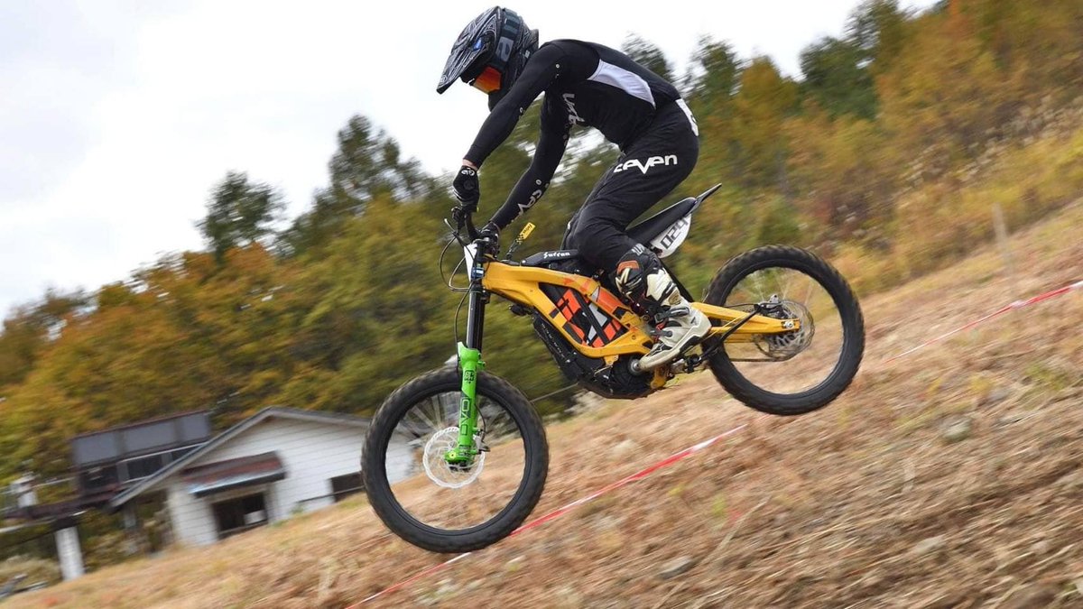 Wave_Factory's tweet image. 12月24日　＃モトクロスしませんか
ご出展
サーロンの魔術師＠JonitKisarazuLaboさんです‼︎

＃jonit　さんはサーロンの魔術師&amp;amp;ファッションライダー（自称）
如何に頑張らず、楽にバイクに乗るか…毎度スクールも大盛況‼︎
（未定ですがサーロン試乗車が…?!）

l.facebook.com/l.php?u=https%…