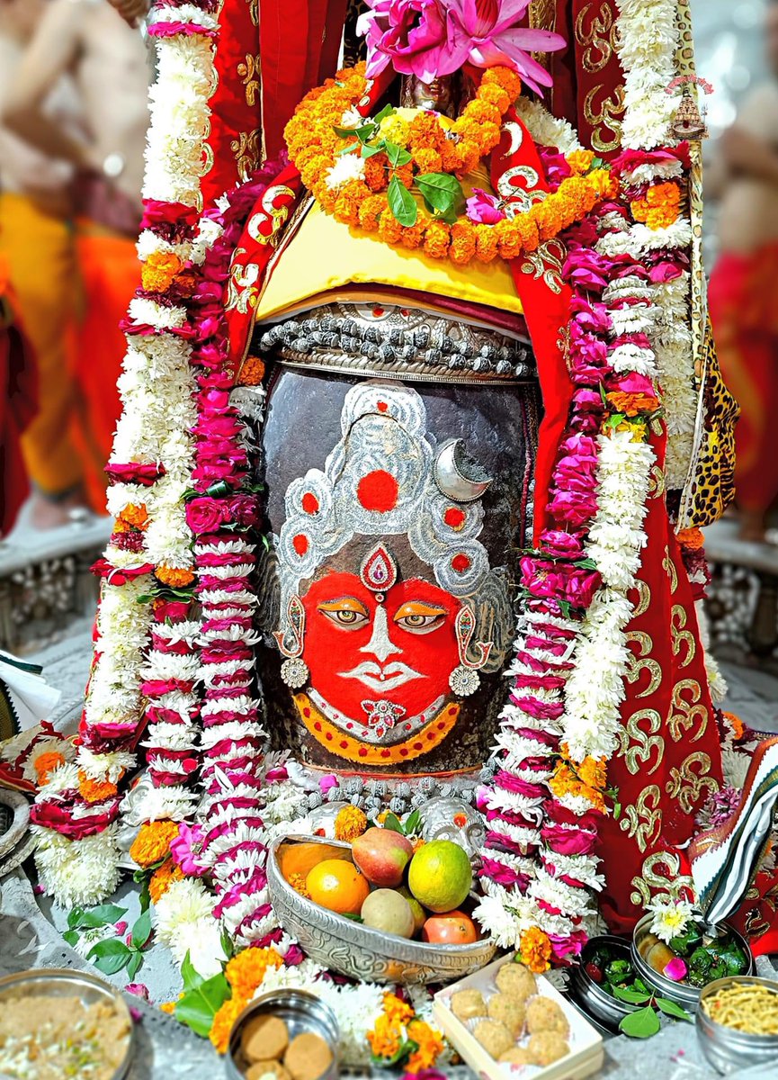 12Jyotirling's tweet photo. श्री महाकालेश्वर ज्योतिर्लिंग जी के आज के भस्म आरती श्रृंगार दिव्य दर्शन 05.12.2023 https://t.co/KoDsDP5bKC