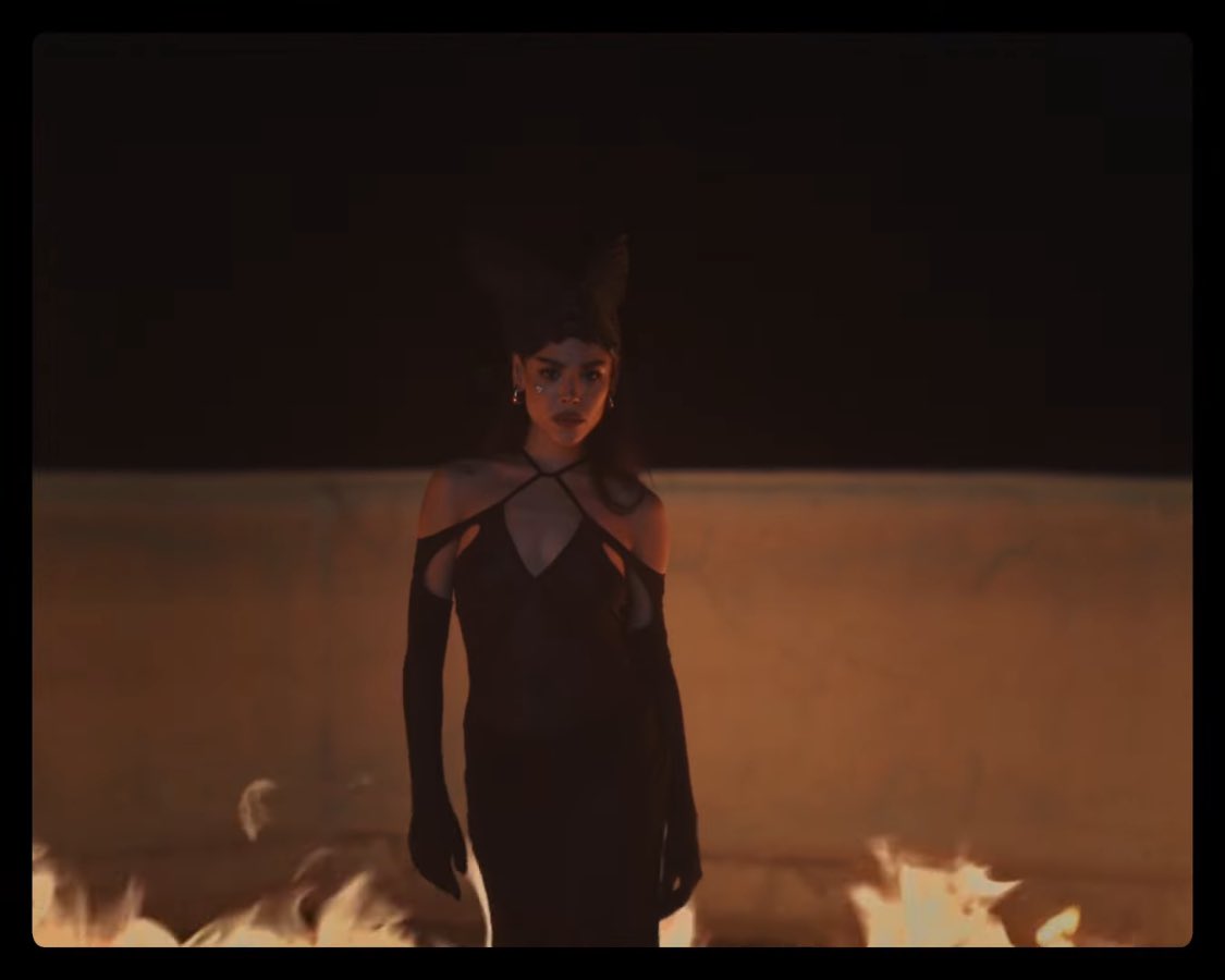 Se acuerdan de la bruja de Fuego de ‘Santería’, bueno esta es ella ahora 🔥