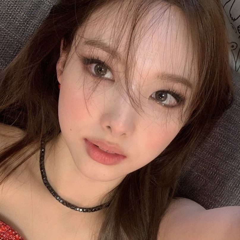 inypic's tweet photo. thread of nayeon pics that you can use as pfp https://t.co/d4eOc7tZMm