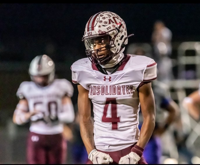 Senior season ⏬️

39 Catches
921 Yards
13 TDs
23.6 YPC

hudl.com/v/2Mig4Y
