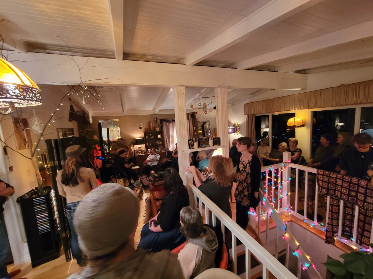 irish_millie's tweet photo. What a blast Murray and I had at the “Not Yet Yule” kitchen party last night in support of UpBeat Youth Orchestra! Thank you to everyone who came out to hear the tunes and support a great cause at the same time! ❤️🎻#fiddletunes #fiddlemusic #fundraiser #community #tradmusic https://t.co/t29pa5ZdLL