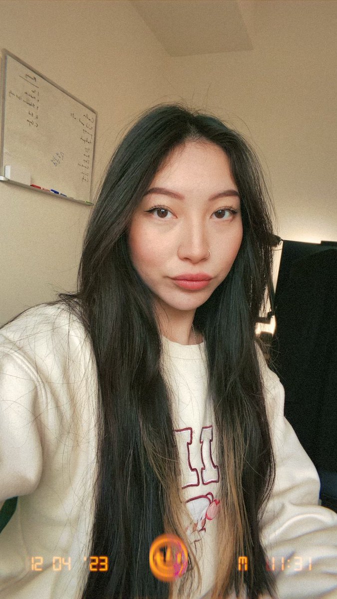 been saying no to everyone who asks me to install lapse. but i folded as soon as a girl asked me 😭 (she stopped replying shortly after) HAHAHAHA