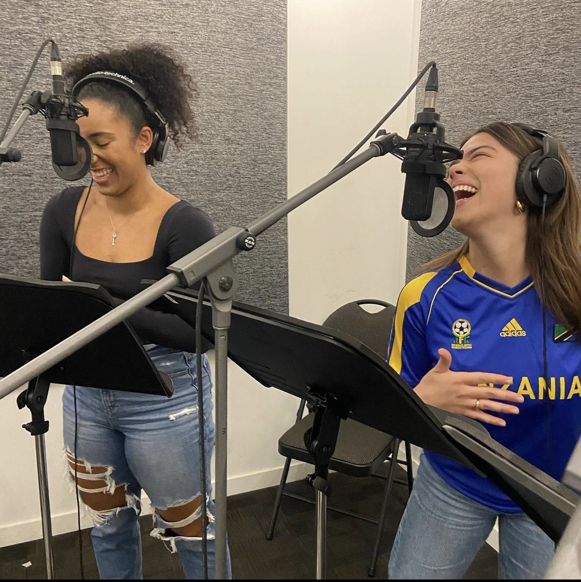 OTMvoiceover's tweet photo. BESTIE APPROVED VO COURSES✅
If you're interested in trying voice-over classes come have some fun in the studio with friends! It's a great learning experience, you may just find your true passion!💫
Pic Repost: @alexandrachaves
#OnTheMicTraining
#VoiceActors
#NewExperiences https://t.co/YFhwHsKFVg